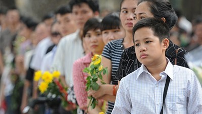 Vietnamese people pay tribute to General Vo Nguyen Giap - ảnh 2